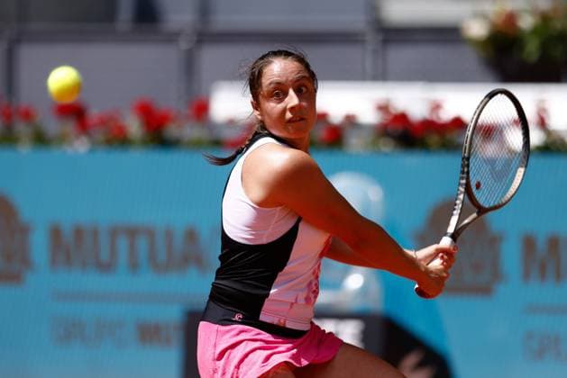 April 27, 2023, MADRID, MADRID, SPAIN: Elisabetta Cocciaretto of Italy in action against Paula Badosa of Spain during the Mutua Madrid Open 2023 celebrated at Caja Magica on March 27, 2023 in Madrid, Spain. MADRID SPAIN - ZUMAa181 20230427_zaa_a181_114 Copyright: xOscarxJ.xBarrosox