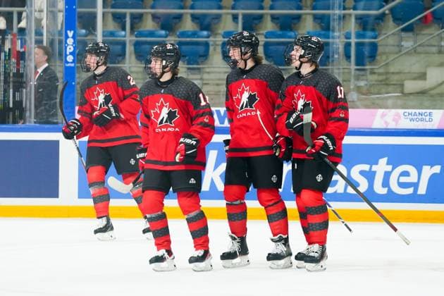 27.04.2023, Basel, St. Jakob Arena, IIHF Ice hockey, Eishockey U18 World Championship, WM, Weltmeisterschaft Canada vs Switzerland, 17 Macklin Celebrini (Canada) celebrates with teammates after scoring his team s first goal Basel St. Jakob Arena Basel Switzerland Copyright: xJustPictures.ch DanielaxPorcellix
