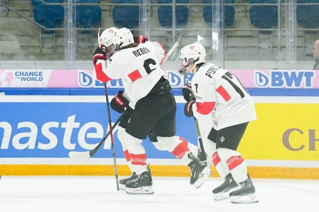27.04.2023, Basel, St. Jakob Arena, IIHF Ice hockey, Eishockey U18 World Championship, WM, Weltmeisterschaft Canada vs Switzerland, 7 Timo Bunzli (Switzerland) celebrates with teammates after scoring his team s first goal Basel St. Jakob Arena Basel Switzerland Copyright: xJustPictures.ch DanielaxPorcellix