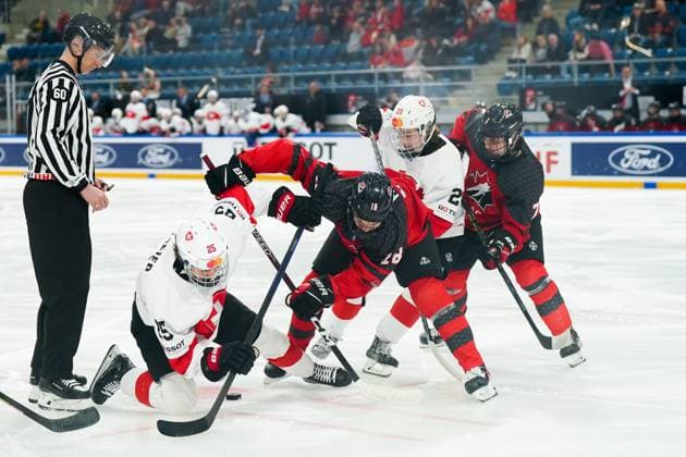 27.04.2023, Basel, St. Jakob Arena, IIHF Ice hockey, Eishockey U18 World Championship, WM, Weltmeisterschaft Canada vs Switzerland, 18 Riley Heidt (Canada) and 25 Endo Meier (Switzerland) battle for the puck Basel St. Jakob Arena Basel Switzerland Copyright: xJustPictures.ch DanielaxPorcellix