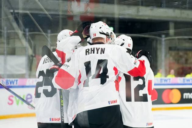 27.04.2023, Basel, St. Jakob Arena, IIHF Ice hockey, Eishockey U18 World Championship, WM, Weltmeisterschaft Canada vs Switzerland, 20 Matteo Wagner (Switzerland) celebrates with teammates after scoring his team s second goal Basel St. Jakob Arena Basel Switzerland Copyright: xJustPictures.ch DanielaxPorcellix