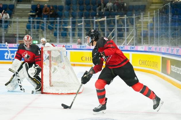 27.04.2023, Basel, St. Jakob Arena, IIHF Ice hockey, Eishockey U18 World Championship, WM, Weltmeisterschaft Canada vs Switzerland, 6 Andrew Gibson (Canada) in action Basel St. Jakob Arena Basel Switzerland Copyright: xJustPictures.ch DanielaxPorcellix