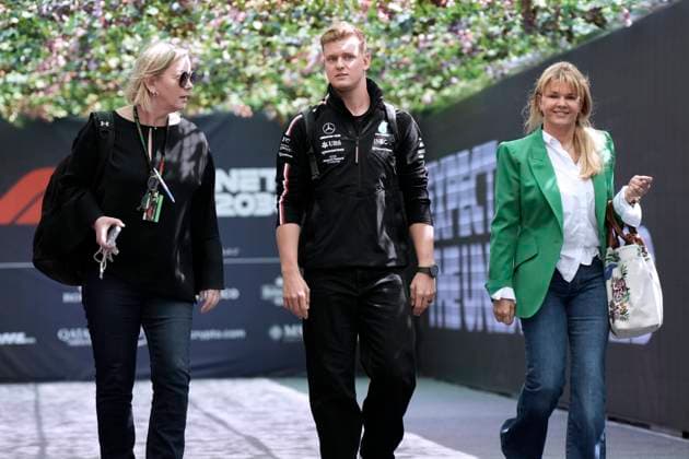 Sport Bilder des Tages SCHUMACHER Mick F1 Team Mercedes mit Mutter CORINNA und Managerin KEHM Sabine FIA F1 Saison 2023 GP Aserbaidschan F1 GP Baku 2023 in Aserbaidschan am 27.04.2023 in Baku Copyright: xJerryxAndrex