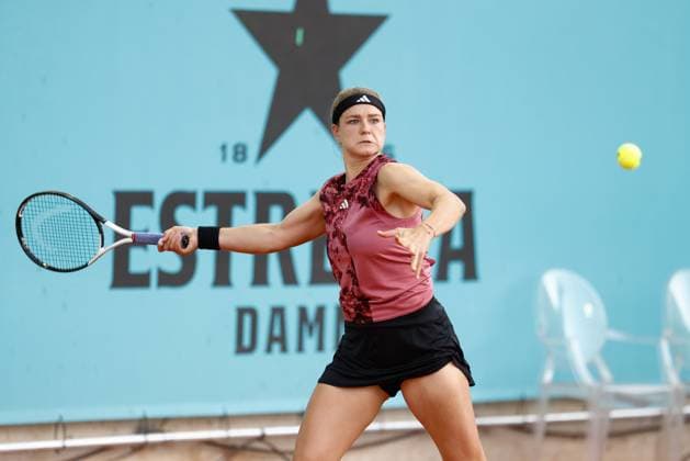 April 27, 2023, MADRID, MADRID, SPAIN: Karolina Muchova of Czech Republic in action against Irina Camelia Begu of Romania during the Mutua Madrid Open 2023 celebrated at Caja Magica on Abril 27, 2023 in Madrid, Spain. MADRID SPAIN - ZUMAa181 20230427_zaa_a181_257 Copyright: xOscarxJ.xBarrosox