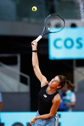 April 27, 2023, MADRID, MADRID, SPAIN: Sorana Cirstea of Romania in action against Aryna Sabalenka of Belarus during the Mutua Madrid Open 2023 celebrated at Caja Magica on Abril 27, 2023 in Madrid, Spain. MADRID SPAIN - ZUMAa181 20230427_zaa_a181_276 Copyright: xOscarxJ.xBarrosox