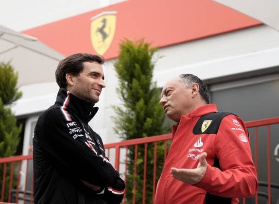 28.04.2023, Baku City Circuit , Baku, FORMULA 1 AZERBAIJAN GRAND PRIX 2023 ,im Bild Teamchef Frederic Vasseur (Scuderia Ferrari) im Gesprächh mit Jerome D Ambrosio (Leiter des Nachwuchsprogramms Mercedes) Baku Baku City Circuit AZERBAIJAN