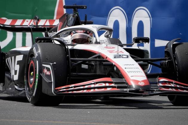 FORMULA 1 AZERBAIJAN GRAND PRIX 2023 28.04.2023, Baku City Circuit , Baku, FORMULA 1 AZERBAIJAN GRAND PRIX 2023 ,im Bild Kevin Magnussen (DNK), Moneygram Haas F1 Team bleibt mit einem Defekt auf der Strecke liegen.