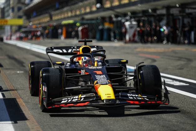 01 VERSTAPPEN Max (nld), Red Bull Racing RB19, action during the Formula 1 Azerbaijan Grand Prix 2023, 4th round of the 2023 Formula One World Championship, WM, Weltmeisterschaft from April 28 to 30, 2023 on the Baku City Circuit, in Baku, Azerbaijan - F1 - AZERBAIJAN GRAND PRIX 2023 DPPI Panoramic  00122008__R3_0307