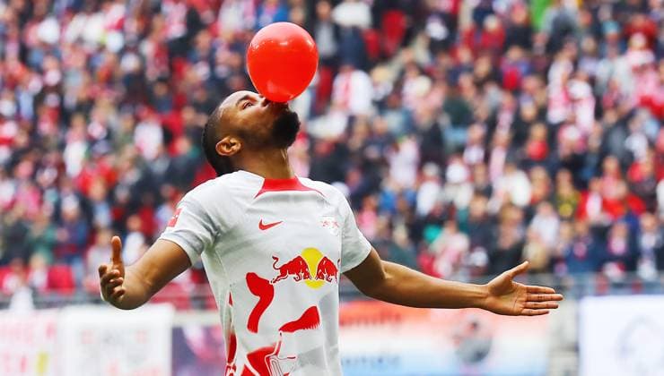 Sport Themen der Woche KW17 RB Leipzig - Hoffenheim Bundesliga Leipzig,Ê29.04.2023, Red Bull Arena, Fussball, Bundesliga, Spieltag 30 , ÊRB Leipzig vs. TSG 1899 HOFFENHEIM , Tor für Leipzig zum 1:0. Im Bild: Torschütze Christopher Nkunku (18, RB Leipzig), Torjubel , Fotos: PICTURE POINT Roger Petzsche ,Ê Nur für journalistische Zwecke. Only for editorial use! DFL regulations prohibit any use of photographs as image sequences and or quasi-video. ,Ê Veröffentlichung ist honorarpflichtig, zzgl. MwSt. ,Ê , *** RB Leipzig Hoffenheim Bundesliga Leipzig,Ê29 04 2023, Red Bull Arena, Football, Bundesliga, Matchday 30 , ÊRB Leipzig vs TSG 1899 HOFFENHEIM , Goal for Leipzig to 1 0 In the picture scorer Christopher Nkunku 18, RB Leipzig , goal celebration , Photos PICTURE POINT Roger Petzsche ,Ê Only for journalistic use Only for editorial use DFL regulations prohibit any use of photographs as image sequences and or quasi video ,Ê Publication is subject to a fee, plus VAT ,Ê , Picture Point