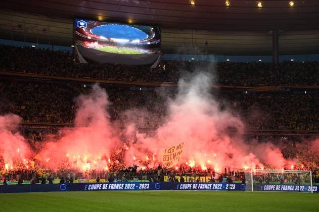 Les supporters de l equipe de Nantes - ambiance Tifo - banderole - tribune - supporters - drapeaux FOOTBALL : Nantes vs Toulouse - Finale Coupe de France - 29 04 2023 FedericoPestellini Panoramic 