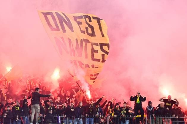 Lancement des fumigenes durant le match par Les supporters de l equipe de Nantes - ambiance FOOTBALL : Nantes vs Toulouse - Finale Coupe de France - 29 04 2023 FedericoPestellini Panoramic 