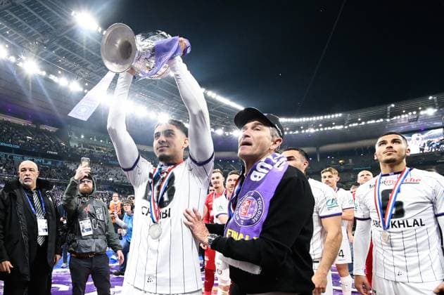 Joie des joueurs de Toulouse en fin de match apres sa victoire - Fares Chaibi ( 28 - Toulouse ) - Philippe MONTANIER ( entraineur Toulouse ) - FOOTBALL : Nantes vs Toulouse - Finale Coupe de France - 29 04 2023 FedericoPestellini Panoramic 