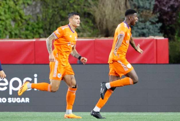 FOXBOROUGH, MA - APRIL 29: FC Cincinnati center back Yerson Mosquera (15) celebrates his goal during a match between the New England Revolution and FC Cincinnati on April 29, 2023, at Gillette Stadium in Foxborough, Massachusetts. (Photo by Fred Kfoury III Icon Sportswire) SOCCER: APR 29 MLS, Fussball Herren, USA - New England Revolution vs FC Cincinnati EDITORIAL USE ONLY Icon482230429017
