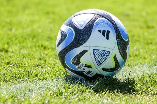 Fussball, DFB Pokal der Junioren Saison 2022 2023 Finale FC Schalke 04 - 1.FC Köln 30.04.2023, Karl-Liebknecht Stadion Potsdam Spielball von Adidas auch Spielball der Frauen WM in Australien und Neuseeland Potsdam Karl-Liebknecht-Stadion Brandenburg Deutschland