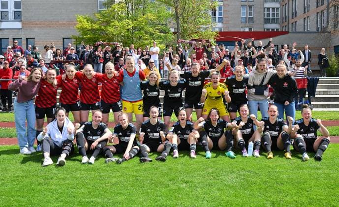 30.04.2023 - Fussball - Frauen Damen - Saison 2022 2023 - 2. Bundesliga - 22. Spieltag: 1. FC Nürnberg FCN ( Club ) - SG Andernach - Sportfoto Zink - regulations prohibit any use of photographs as image sequences and or quasi-video - xwoxzix - Mannschaft Team FCN . Teamfoto Mannschaftsfoto - Jubel Freude