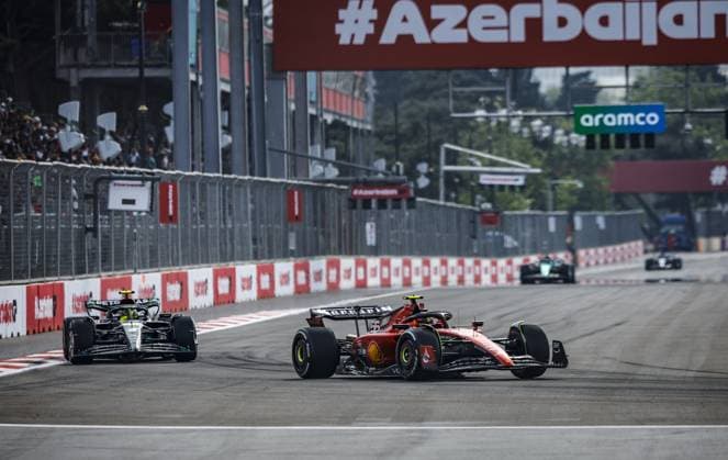 55 SAINZ Carlos (spa), Scuderia Ferrari SF-23, action with 44 HAMILTON Lewis (gbr), Mercedes AMG F1 Team W14 during the Formula 1 Azerbaijan Grand Prix 2023, 4th round of the 2023 Formula One World Championship, WM, Weltmeisterschaft from April 28 to 30, 2023 on the Baku City Circuit, in Baku, Azerbaijan - F1 - AZERBAIJAN GRAND PRIX 2023 - RACE DPPI Panoramic  _R3_2699
