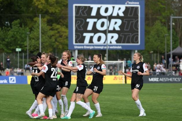Sport Themen der Woche KW17 Frankfurt am Main am 30. April 2023 Flyeralarm Frauen Bundesliga Eintracht Frankfurt - TSG Hoffenheim v.l., Eintracht Frankfurt Torjubel, Goal celebration, celebrate the goal (DFL DFB REGULATIONS PROHIBIT ANY USE OF PHOTOGRAPHS as IMAGE SEQUENCES and or QUASI-VIDEO) *** Frankfurt am Main on 30 April 2023 Flyeralarm Frauen Bundesliga Eintracht Frankfurt TSG Hoffenheim v l , Eintracht Frankfurt Torjubel, Goal celebration, celebrate the goal DFL DFB REGULATIONS PROHIBIT ANY USE OF PHOTOGRAPHS as IMAGE SEQUENCES and or QUASI VIDEO Copyright: JoaquimxFerreira