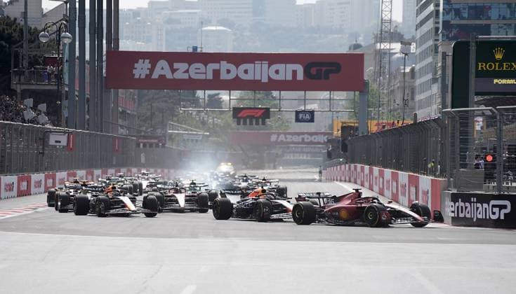30.04.2023, Baku City Circuit , Baku, FORMULA 1 AZERBAIJAN GRAND PRIX 2023 ,im Bild Rennstart: Charles Leclerc (MCO), Scuderia Ferrari, Sergio Perez (MEX), Oracle Red Bull Racing, Max Verstappen (NLD), Oracle Red Bull Racing, Lewis Hamilton (GBR), Mercedes-AMG Petronas Formula One Team, Fernando Alonso (ESP), Aston Martin Aramco Cognizant Formula One Team Baku Baku City Circuit AZERBAIJAN