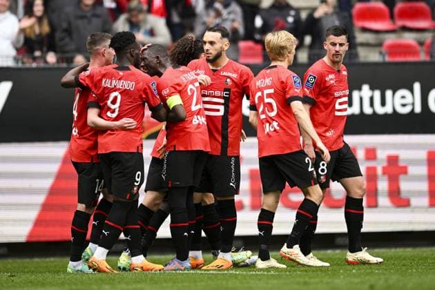 Joie des joueurs du FC Rennes apres le but d Amine Gouiri (Rennes FC) sur un passe de Benjamin Bourigeaud (Rennes FC) FOOTBALL : Rennes vs Angers - Ligue 1 - 30 04 2023 JBAutissier Panoramic 