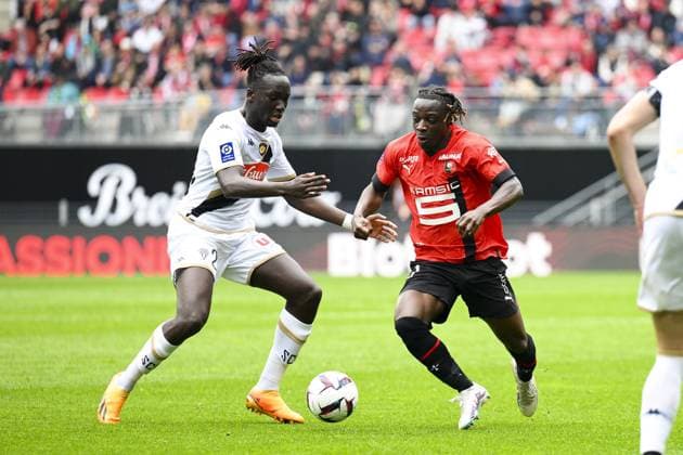 Jeremy Doku (Rennes FC) vs Batista Mendy (Angers) FOOTBALL : Rennes vs Angers - Ligue 1 - 30 04 2023 JBAutissier Panoramic 