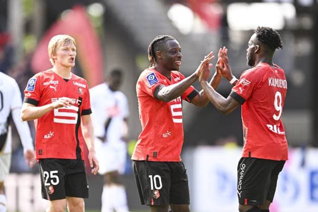 Joie des joueurs du FC Rennes apres le but de Jeremy Doku (Rennes FC) FOOTBALL : Rennes vs Angers - Ligue 1 - 30 04 2023 JBAutissier Panoramic 
