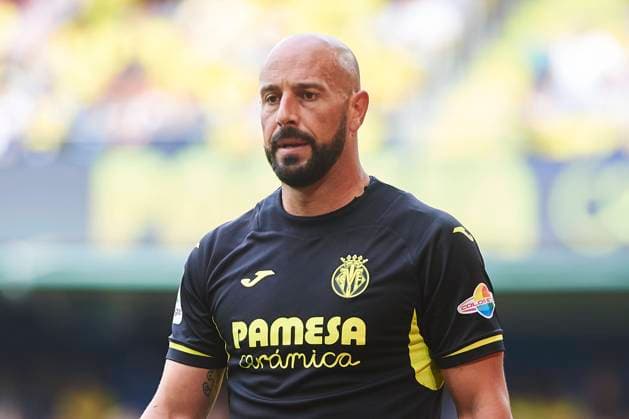 Spain, Vila-real, 30.04.2023, Estadio de la Ceramica, FC Villarreal v Celta Vigo - LaLiga Santander - Matchday 32, Pepe Reina (FC Villarreal) looks on Vila-real Estadio de la Ceramica Spain
