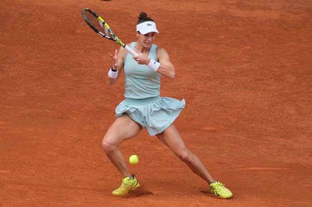 Mutua Madrid Open - Day Seven Bernarda Pera of United States against Iga Swiatek of Poland plays during the women s third round match on Day Seven of the Mutua Madrid Open at La Caja Magica in Madrid, Spain. Madrid Spain  Copyright: xOscarxGonzalezx originalFilename:gonzalez-notitle230430_nposp.jpg