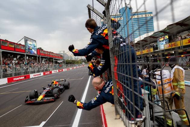 Sport Themen der Woche KW17 11 PEREZ Sergio (mex), Red Bull Racing RB19, during the Formula 1 Azerbaijan Grand Prix 2023, 4th round of the 2023 Formula One World Championship, WM, Weltmeisterschaft from April 28 to 30, 2023 on the Baku City Circuit, in Baku, Azerbaijan - F1 - AZERBAIJAN GRAND PRIX 2023 - RACE DPPI Panoramic  00122009_F12023GP04AZE_JK009811