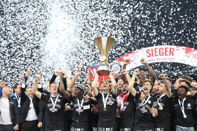 Bilder des Jahres 2023, Sport 04 April Sport Themen der Woche KW17 Sport Bilder des Tages SOCCER - OEFB Cup, Rapid vs Sturm KLAGENFURT,AUSTRIA,30.APR.23 - SOCCER - UNIQA OEFB Cup, final, SK Rapid Wien vs SK Sturm Graz. Image shows the rejoicing of Sturm during the winners ceremony.  GEPAxpictures xChrisxBauer
