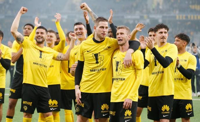 Foto Manuel Geisser 30.04.2023 Wankdorf Stadion Bern , Saison 2022 2023 Herren Fussball Super League BSC Young Boys Bern - FC Luzern YB SCHWEIZER MEISTER 2022 2023 David von Ballmoos und Fabian Lustenberger (Young Boys)