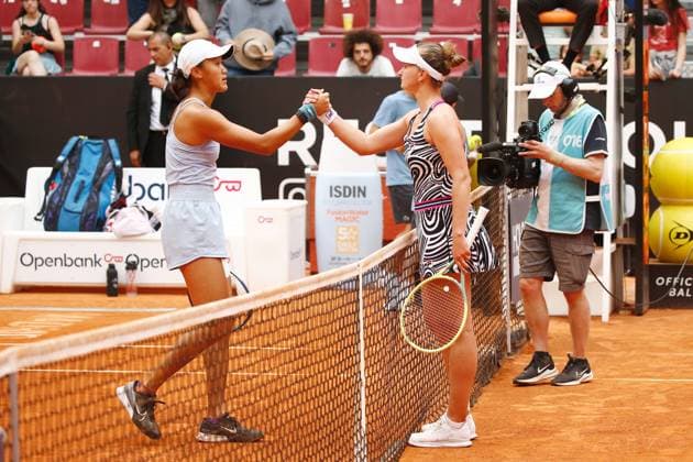 (L-R) Xiyu Wang (CHN), Barbora Krejcikova (CZE), APRIL 30, 2023 - Tennis : Xiyu Wang and Barboa Krejcikova shake hands after singles round of 32 match on the WTA, Tennis Damen 1000 tournaments Mutua Madrid Open tennis tournament at the Caja Magica in Madrid, Spain. Noxthirdxpartyxsales  (217253015)