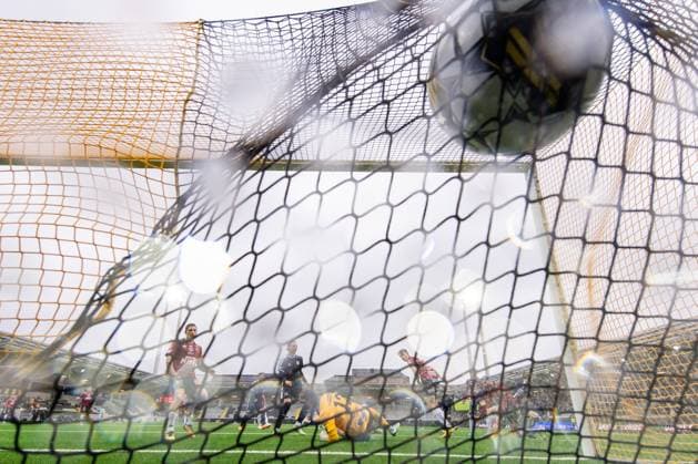 Sport Themen der Woche KW18 Sport Bilder des Tages 230501 Utsiktens Erik Westermark gör 2-1 bakom Örgrytes malvakt Mathias Nilsson under fotbollsmatchen i Superettan mellan Utsikten och Örgryte den 1 maj 2023 i Göteborg. *** 230501 Utsiktens Erik Westermark scores 2-1 behind Örgrytes goalkeeper Mathias Nilsson during the Superettan football match between Utsikten and Örgryte on May 1, 2023 in Gothenburg, Sweden.  Copyright: MATHIASxBERGELD BB230501MB074