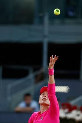May 1, 2023, MADRID, MADRID, SPAIN: Ekaterina Alexandrova of Russia in action against Iga Swiatek of Poland during the Mutua Madrid Open 2023 celebrated at Caja Magica on May 01, 2023 in Madrid, Spain. MADRID SPAIN - ZUMAa181 20230501_zaa_a181_420 Copyright: xOscarxJ.xBarrosox