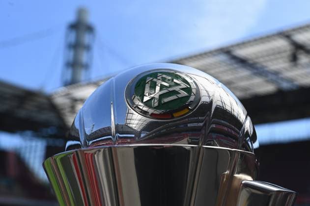Der DFB Pokal der Frauen steht im Stadion bei der Pressekonferenz zum DFB Pokalfinale der Frauen das am 18.05.2023 zwischen dem Vfl Wolfsburg und dem SC Freiburg stattfindet.