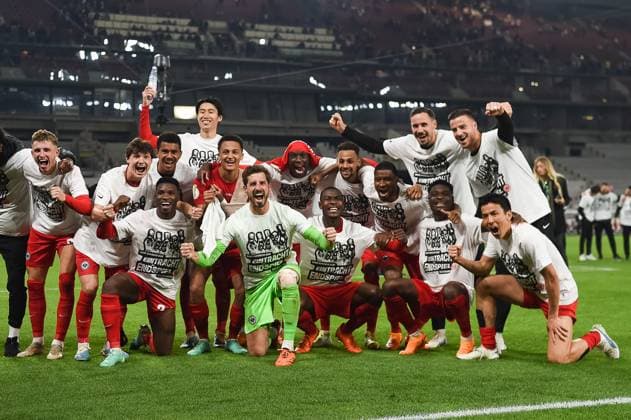 Bilder des Jahres 2023, Sport 05 Mai Sport Themen der Woche KW18 Sport Bilder des Tages Nach Spielende Schlussjubel, freude bei der Manschaft der Eintracht Frankfurt VfB Stuttgart vs Eintracht Frankfurt, Fussball, Herren, DFB-Pokal, Halbfinale, Saison 22 23, GER, 03.05.2023, DFL DFB REGULATIONS PROHIBIT ANY USE OF PHOTOGRAPHS AS IMAGE SEQUENCES AND OR QUASI-VIDEO, VfB Stuttgart vs Eintracht Frankfurt, Fussball, Herren, DFB-Pokal, Halbfinale, Saison 22 23, GER, 03.05.2023 Stuttgart *** After the end of the game final cheer, joy at the team of Eintracht Frankfurt VfB Stuttgart vs Eintracht Frankfurt, football, men, DFB Pokal, semifinal, season 22 23, GER, 03 05 2023, DFL DFB REGULATES PROHIBIT ANY USE OF PHOTOGRAPHS AS IMAGE SEQUENCES AND OR QUASI VIDEO, VfB Stuttgart vs Eintracht Frankfurt, football, men, DFB Pokal, semifinal, season 22 23, GER, 03 05 2023 Stuttgart Copyright: xEibner-Pressefoto WolfgangxFrankx EP_EER