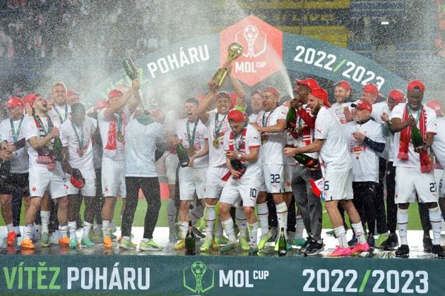 Sport Themen der Woche KW18 Sport Bilder des Tages May 3, 2023, Prague, Czech Republic: Players of Slavia Prague celebrate with a trophy after winning the Czech Cup 2022-2023. Slavia Praha has become Czech Cup soccer champion of 2022-2023, May 03, 2023, in Prague as they beat in the final match Sparta Prague 2:0. Prague Czech Republic - ZUMAr156 20230503_zap_r156_002 Copyright: xSlavekxRutax