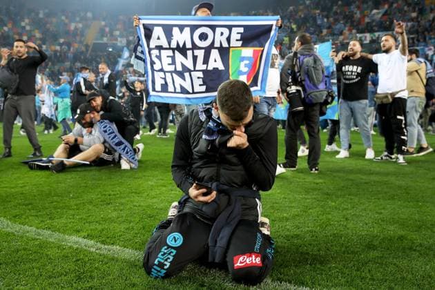 Bilder des Jahres 2023, Sport 05 Mai Sport Themen der Woche KW18 Sport Bilder des Tages May 4, 2023, Udine, Italy: Napoli™s supporters celebrate the victory of the Italian Serie A Championship (Scudetto) at the end of the match against Udinese Calcio at the Dacia Arena stadium in Udine, Italy, 4 May 2023. ANSA GABRIELE MENIS Udine Italy - ZUMAa110 20230504_zaf_a110_084 Copyright: xGabrielexMenisx
