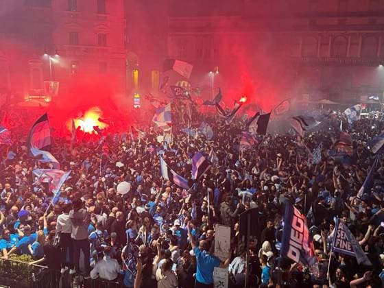 Sport Themen der Woche KW18 Sport Bilder des Tages May 5, 2023, NAPLES: SSC Napoli™s supporters celebrate the victory of the Italian Serie A Championship (Scudetto) at the end of the match against Udinese Calcio in the centre of Naples, Italy, 04 May 2023..ANSA CIRO FUSCO Soccer: Serie A; Napoli wins the ‘Scudetto’  - ZUMAa110 20230505_zaf_a110_019 Copyright: xCiroxFuscox