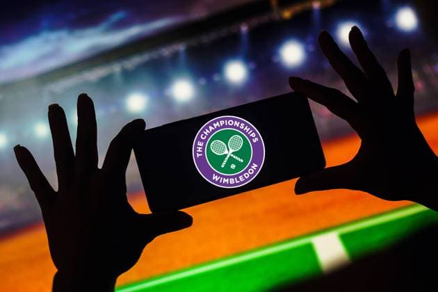 January 9, 2023, Brazil. In this photo illustration, the Wimbledon Championships logo is displayed on a smartphone screen. January 9, 2023, Brazil. In this photo illustration, the Wimbledon Championships logo is displayed on a smartphone screen (License=RM) 19636062 Copyright: xZoonar.com rafapressx 19636062