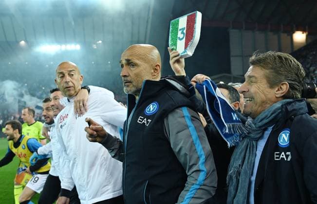 FUSSBALL SERIE A SAISON 2022 2023 33. Spieltag Udinese Calcio - SSC Neapel 04.05.2023 JUBEL, der SSC Neapel feiert die dritte Meisterschaft in der Vereinsgeschichte: Trainer Luciano Spalletti (Mitte) mit Team Manager Giuseppe Santoro (re)