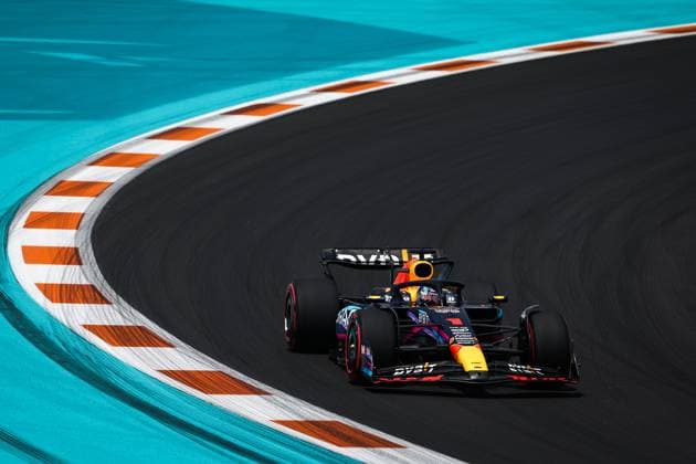01 VERSTAPPEN Max (nld), Red Bull Racing RB19, action during the Formula 1 Crypto.com Miami Grand Prix 2023, 5th round of the 2023 Formula One World Championship, WM, Weltmeisterschaft from May 05 to 07, 2023 on the Miami International Autodrome, in Miami Gardens, Florida, United States of America - F1 - MIAMI GRAND PRIX 2023 DPPI Panoramic  00122010_AV3_6111