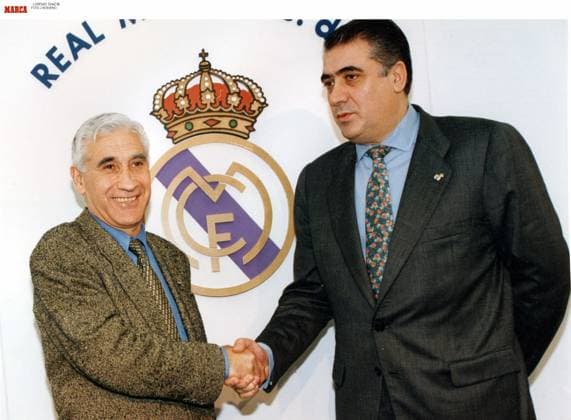 El exjugador y exentrenador de futbol Arsenio Iglesias. En la imagen, con Lorenzo Sanz. Spanish former football player and coach Arsenio Iglesias. In this picture, with Lorenzo Sanz. JUANxMANUELxBUENO  ecommerceFotos eCommerce2-135598865
