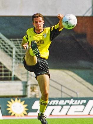 RECORD DATE NOT STATED Aus 2. BL. Saison 1993 94 Hannover 96 - FC Carl Zeiss Jena1:0 am 14.08.1993. Im Foto: FC Spieler Udo Fankhänel *** From 2 BL season 1993 94 Hannover 96 FC Carl Zeiss Jena1 0 on 14 08 1993 In photo FC player Udo Fankhänel