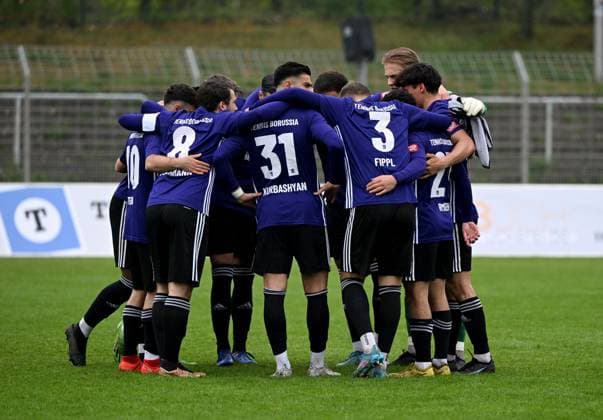 Fussball, Herren, Saison 2022 2023, Regionalliga Nordost (31. Spieltag), Tennis Borussia - FSV Luckenwalde, TeBe-Motivation vor dem Spiel im Kreis, 06.05. 2023, Copyright: xMatthiasxKochx