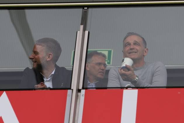 Sport Themen der Woche KW18 06.05.2023, Fussball, Herren, 3. Liga, Saison 2022 2023, SV Elversberg - SpVgg Bayreuth, Der ehemalige Außenminister Heiko Maas zu Gast in Elversberg Elversberg Ursapharm-Arena an der Kaiserlinde Saarland Deutschland (DE) *** 06 05 2023, football, men, 3 league, season 2022 2023, SV Elversberg SpVgg Bayreuth, The former foreign minister Heiko Maas to guest in Elversberg Elversberg Ursapharm Arena an der Kaiserlinde Saarland Germany EN