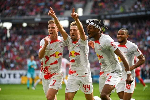 Sport Themen der Woche KW18 Sport Bilder des Tages Fussball 1. Bundesliga 31. Spieltag - 22 23 - SC Freiburg vs. RB Leipzig - 06-05-2023 Torjubel zum 1:0 fuer RB Leipzig durch Kevin Kampl (RB Leipzig 44). Fussball 1. Bundesliga: SC Freiburg vs. RB Leipzig am Samstag, den 06. Mai 2023 im Europa-Park Stadion in Freiburg im Breisgau DFL REGULATIONS PROHIBIT ANY USE OF PHOTOGRAPHS AS IMAGE SEQUENCES AND OR QUASI-VIDEO. *** Football 1 Bundesliga 31 Matchday 22 23 SC Freiburg vs RB Leipzig 06 05 2023 Goal celebration to 1 0 for RB Leipzig by Kevin Kampl RB Leipzig 44 Football 1 Bundesliga SC Freiburg vs RB Leipzig on Saturday, 06 May 2023 at Europa Park Stadium in Freiburg im Breisgau DFL REGULATIONS PROHIBIT ANY USE OF PHOTOGRAPHS AS IMAGE SEQUENCES AND OR QUASI VIDEO Copyright: xBEAUTIFULxSPORTS GerdxGruendlx