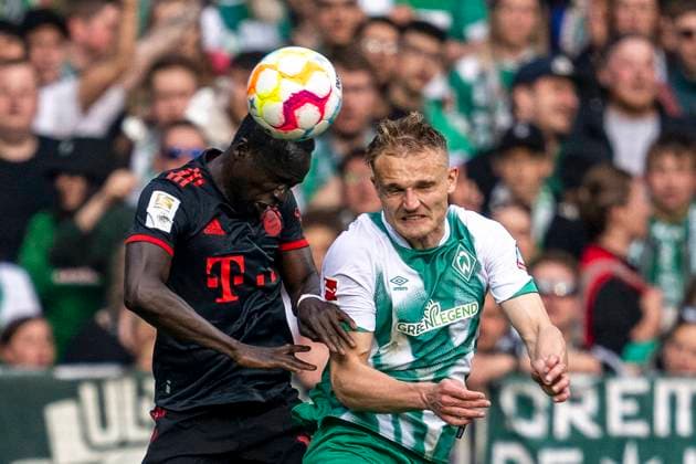 Sport Bilder des Tages Fußball: 1. Liga, Saison 2022 2023, 31. Spieltag, SV Werder Bremen - FC Bayern München am 06.05.2023 in Bremen. Münchens Sadio Mane (l) und Bremens Amos Pieper kämpfen um den Ball. WICHTIGER HINWEIS: Gemäß den Vorgaben der DFL Deutsche Fußball Liga bzw. des DFB Deutscher Fußball-Bund ist es untersagt, in dem Stadion und oder vom Spiel angefertigte Fotoaufnahmen in Form von Sequenzbildern und oder videoähnlichen Fotostrecken zu verwerten bzw. verwerten zu lassen. *** Soccer 1 league, season 2022 2023, 31 match day, SV Werder Bremen FC Bayern Munich on 06 05 2023 in Bremen Munichs Sadio Mane l and Bremens Amos Pieper fight for the ball IMPORTANT NOTE According to the requirements of the DFL German Football League and the DFB German Football Association is prohibited in the stadium and or from the game made photographs in the form of sequence images and or video-like photo series to exploit or exploit to let Copyright: xKirchner DavidxInderliedx