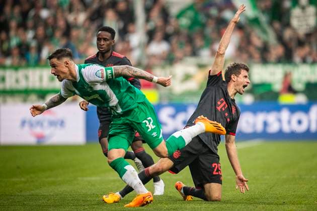 Sport Bilder des Tages GER, 1.FBL, SV Werder Bremen vs FC Bayern München 06.05.2023, wohninvest WESERSTADION, GER, 1.FBL, SV Werder Bremen vs FC Bayern München im Bild Foulspiel Marco Friedl (Werder Bremen 32) an Thomas Müller Mueller (FC Bayern Muenchen 25), *** GER, 1 FBL, SV Werder Bremen vs FC Bayern Munich 06 05 2023, wohninvest WESERSTADION, GER, 1 FBL, SV Werder Bremen vs FC Bayern Munich in picture foul play Marco Friedl Werder Bremen 32 to Thomas Mueller FC Bayern Muenchen 25 , nordphotoxGmbHx xRauch nph00251