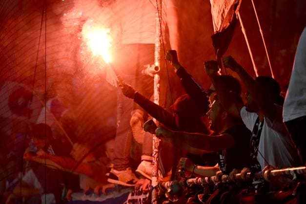Sport Themen der Woche KW18 Sport Bilder des Tages 06.05.2023, xfux, Fussball 2.Bundesliga, SV Darmstadt 98 - FC St. Pauli, emonline, emspor, v.l. Fans SV Darmstadt 98, SVD, Lilien, Stimmung, Schals, Trikots Pyrotechnik, Pyro, Rauch, Feuer, Randale, Bengalos, Rauchbomben, pirotecnica, fumo, fuoco (DFL DFB REGULATIONS PROHIBIT ANY USE OF PHOTOGRAPHS as IMAGE SEQUENCES and or QUASI-VIDEO. Eine Lizenzierung des Lichtbildwerkes an den SV Darmstadt 1898 e.V. sowie Tochterunternehmen ist nicht gestattet. NO release of or sale to SV Darmstadt 1898 e.V..) Darmstadt *** 06 05 2023, xfux, Fussball 2 Bundesliga, SV Darmstadt 98 FC St Pauli, emonline, emspor, v l Fans SV Darmstadt 98, SVD, Lilien, Stimmung, Schals, Trikots Pyrotechnik, Pyro, Rauch, Feuer, Randale, Bengalos, Rauchbomben, pirotecnica, fumo, fuoco DFL DFB REGULATIONS PROHIBIT ANY USE OF PHOTOGRAPHS as IMAGE SEQUENCES and or QUASI VIDEO Licensing of the photographic work to SV Darmstadt 1898 e V and subsidiaries is not permitted NO release of or sale to SV Darmstadt 1898 e V Darmstadt