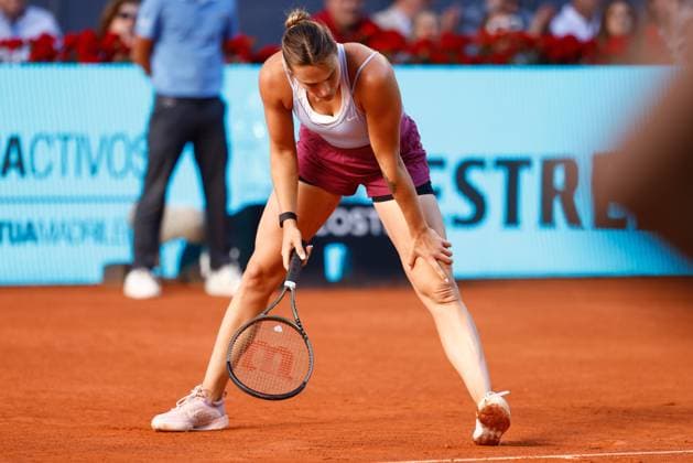 May 6, 2023, MADRID, MADRID, SPAIN: Aryna Sabalenka of Belarus in action against Iga Swiatek of Poland during the Singles Final Women match during Mutua Madrid Open 2023 celebrated at Caja Magica on May 06, 2023 in Madrid, Spain. MADRID SPAIN - ZUMAa181 20230506_zaa_a181_118 Copyright: xOscarxJ.xBarrosox